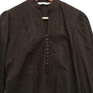 Long sleeves w/ embroidered details